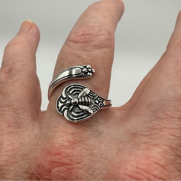 Bumble Bee Sterling Silver Bee Ring - Picture 4 of 5